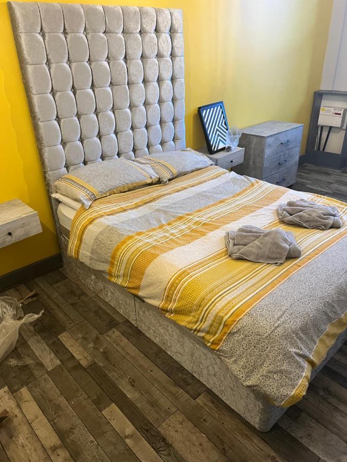 Town Center Large 2 Bedroom Apartment- Sleeps Up To 6 - Dogs Welcome - 2 Minutes From Train Station Blackpool Luaran gambar