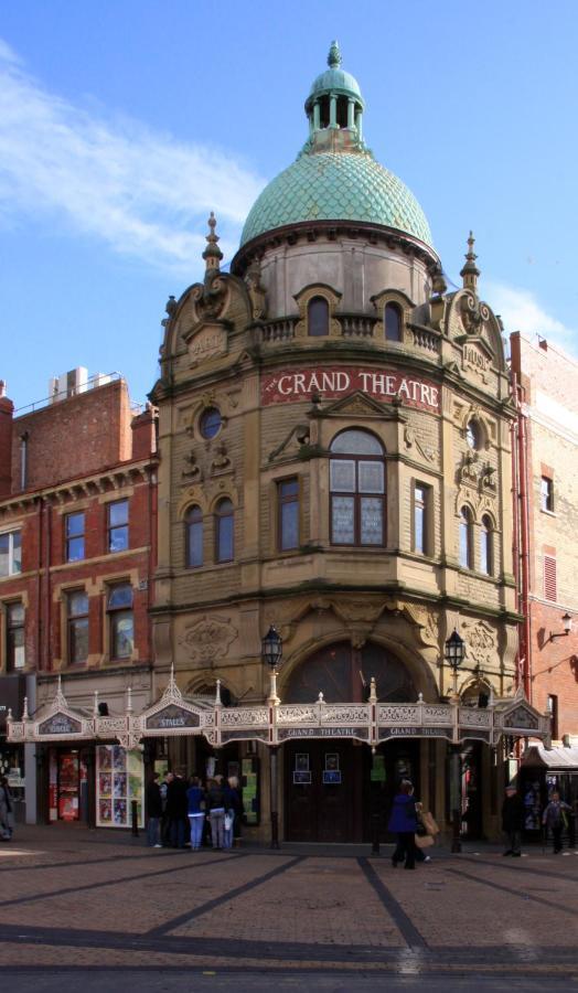 Town Center Large 2 Bedroom Apartment- Sleeps Up To 6 - Dogs Welcome - 2 Minutes From Train Station Blackpool Luaran gambar