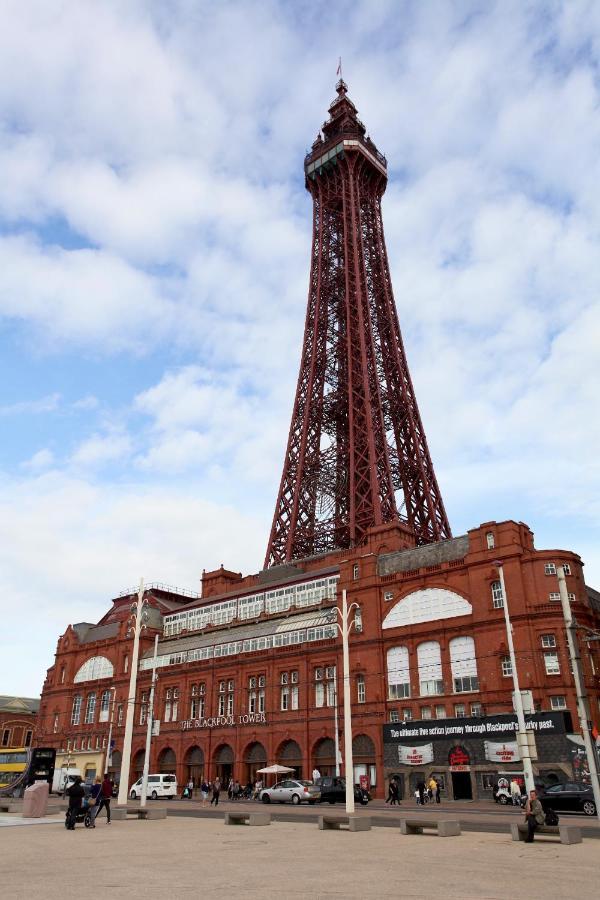 Town Center Large 2 Bedroom Apartment- Sleeps Up To 6 - Dogs Welcome - 2 Minutes From Train Station Blackpool Luaran gambar