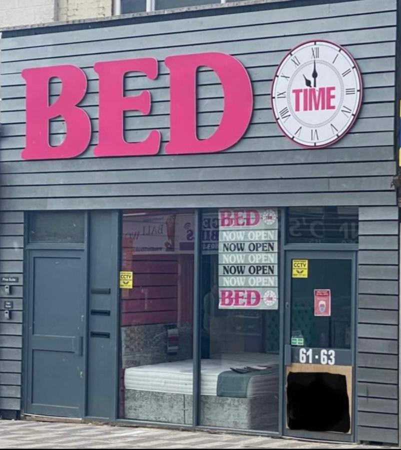 Town Center Large 2 Bedroom Apartment- Sleeps Up To 6 - Dogs Welcome - 2 Minutes From Train Station Blackpool Luaran gambar